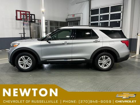Used 2021 Ford Explorer XLT w/ Equipment Group 202A AWD/4WD image 3