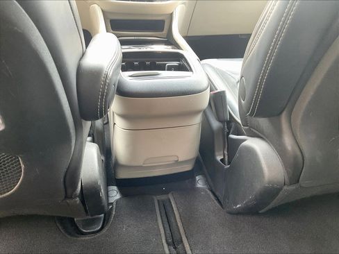 Used 2023 Chrysler Pacifica Limited FWD image 11