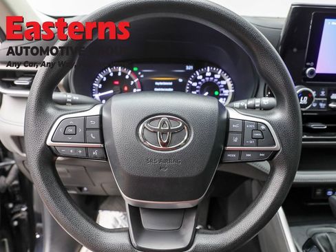 Used 2023 Toyota Highlander L image 10