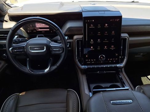 Used 2025 GMC Yukon Denali Ultimate AWD/4WD image 17