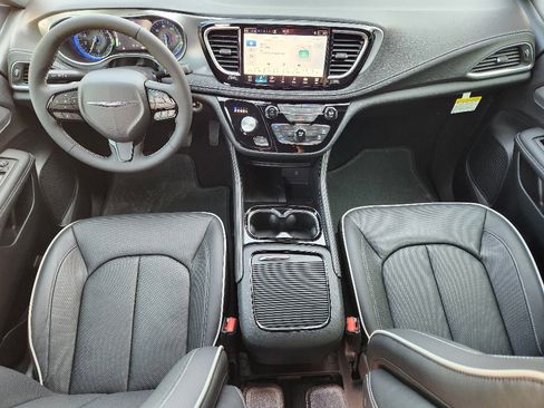 New 2026 Chrysler Pacifica Limited w/ S Appearance Package image 18