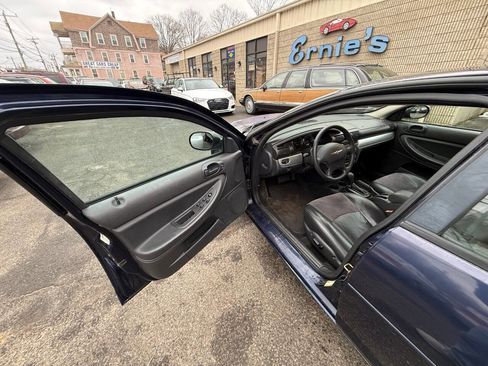 Used 2006 Chrysler Sebring Touring w/ Leather Value Pkg image 10