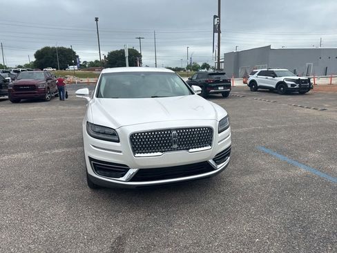 Used 2019 Lincoln Nautilus Select FWD image 3