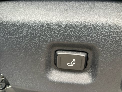 Used 2024 Toyota Tacoma SR5 AWD/4WD image 12