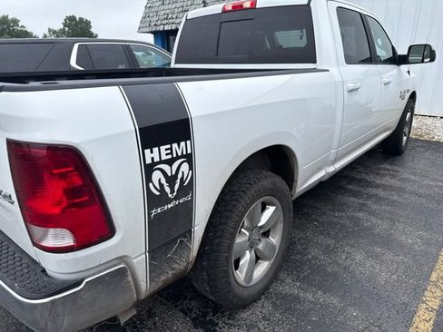 Used 2019 RAM 1500 Classic SLT w/ Luxury Group AWD/4WD image 3