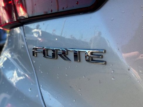 Used 2021 Kia Forte LXS image 11