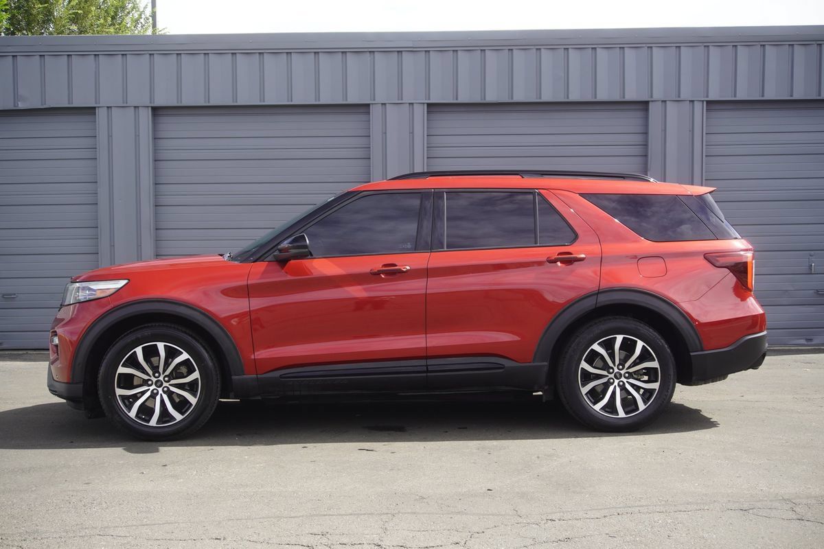 Used 2020 Ford Explorer ST w/ Premium Technology Package AWD/4WD image 2