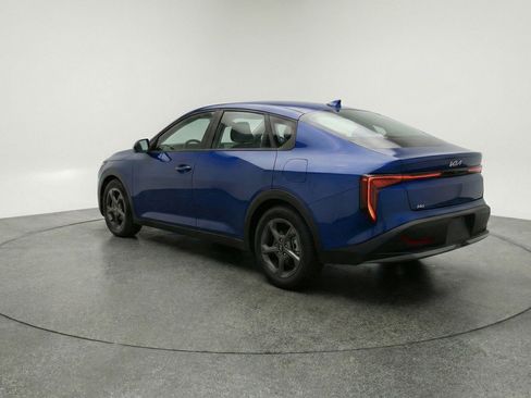 Used 2025 Kia K4 LXS FWD image 6