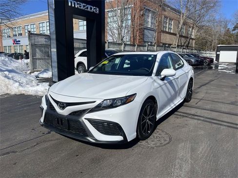 Used 2023 Toyota Camry SE w/ Cold Weather Package image 4