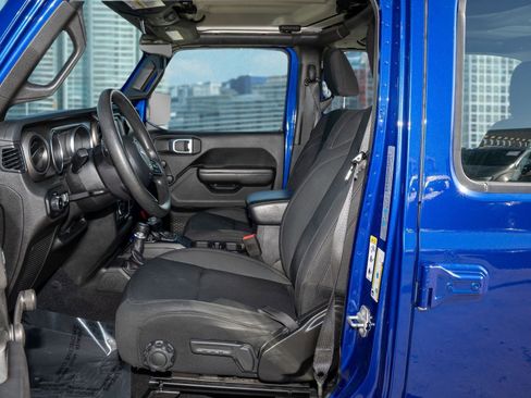 Used 2018 Jeep Wrangler Unlimited Sport image 13