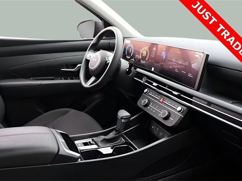 Used 2025 Hyundai Tucson SE image 18
