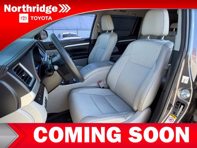 Used 2017 Toyota Highlander Plus FWD image 6