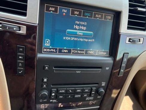 Used 2010 Cadillac Escalade Premium AWD/4WD image 5