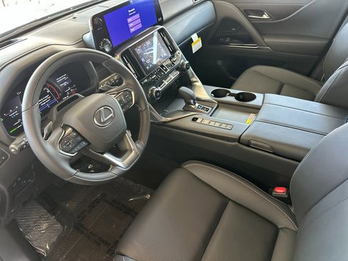 Used 2026 Lexus LX 700h Luxury AWD/4WD image 10