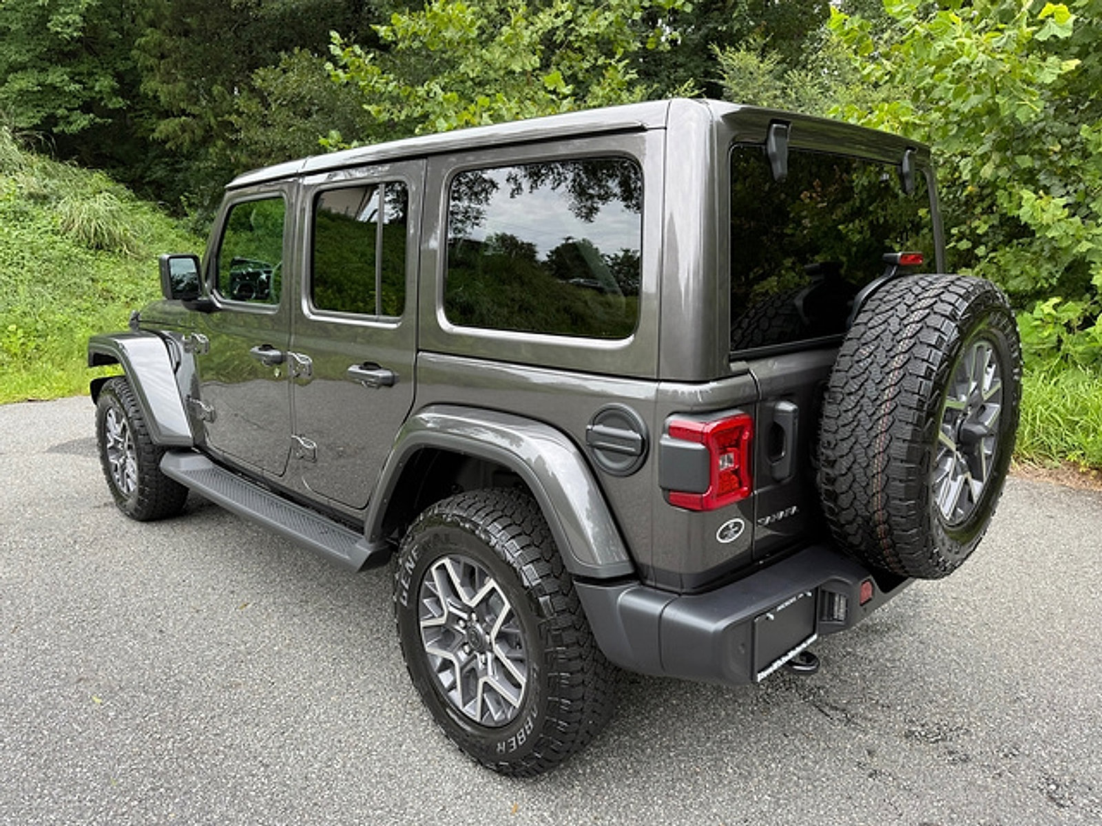 New 2026 Jeep Wrangler Unlimited Sahara AWD/4WD image 9