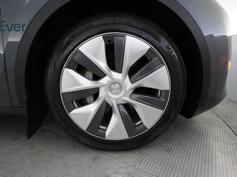 Used 2023 Tesla Model Y Long Range AWD/4WD image 20