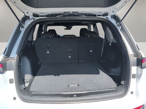 Used 2025 Jeep Grand Cherokee Laredo X RWD image 9