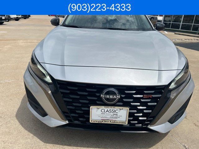 Used 2024 Nissan Altima 2.5 SR FWD image 2