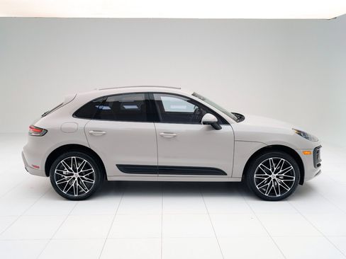 Certified 2026 Porsche Macan AWD/4WD image 8