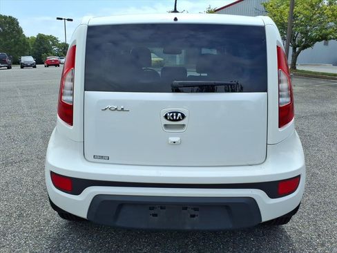 Used 2013 Kia Soul + w/ Audio Pkg FWD image 12