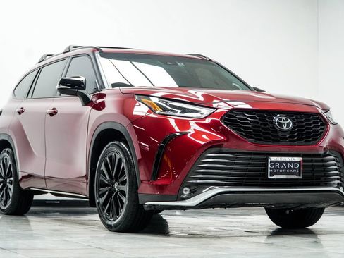 Used 2023 Toyota Highlander XSE FWD image 4