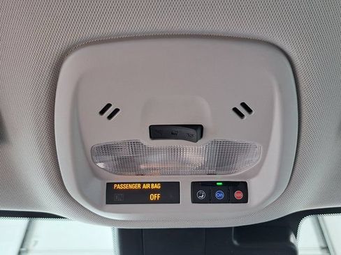 Used 2025 Chevrolet Trax LT w/ LT Convenience Package FWD image 19
