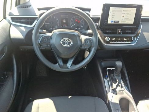Used 2025 Toyota Corolla LE image 11