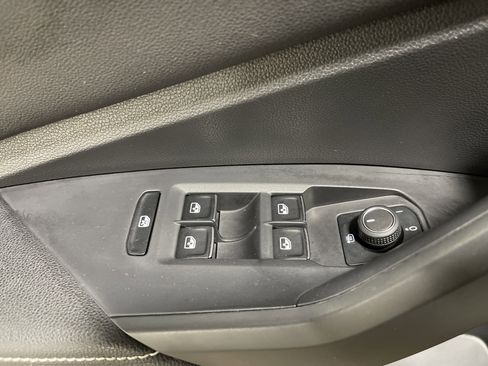 Used 2024 Volkswagen Jetta SE w/ Panoramic Sunroof Package image 8