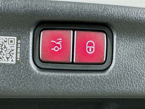 Used 2026 Mercedes-Benz C 300 4MATIC Sedan image 36