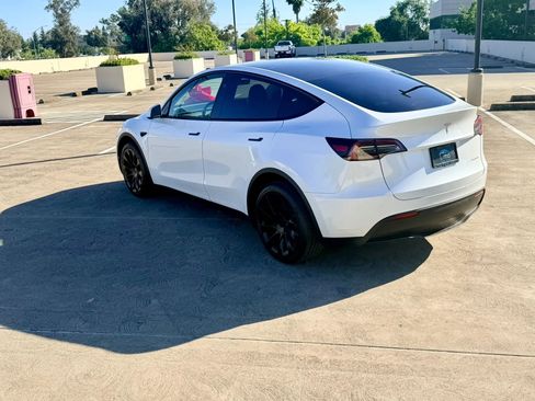 Used 2023 Tesla Model Y AWD image 11