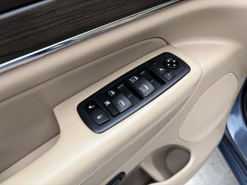 Used 2020 Jeep Grand Cherokee Overland AWD/4WD image 11