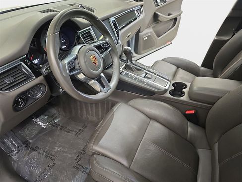 Used 2018 Porsche Macan S image 19