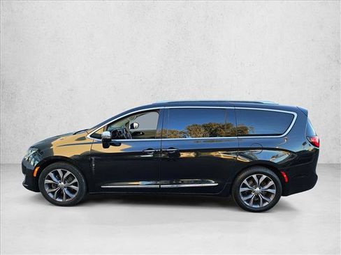 Used 2017 Chrysler Pacifica Limited w/ UConnect Theater Package image 9