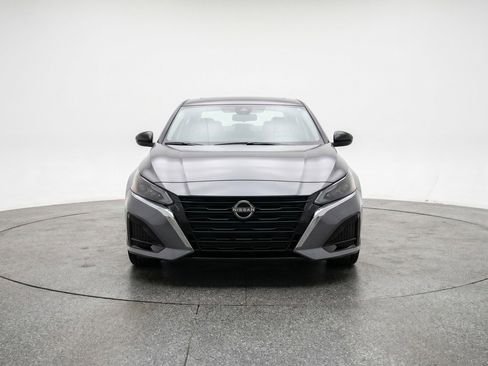Used 2025 Nissan Altima 2.5 SV image 2
