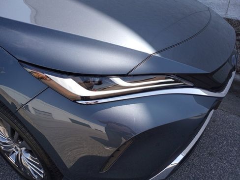 Used 2024 Toyota Venza Limited image 28