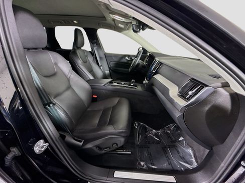 Used 2025 Volvo XC60 B5 Plus AWD/4WD image 29