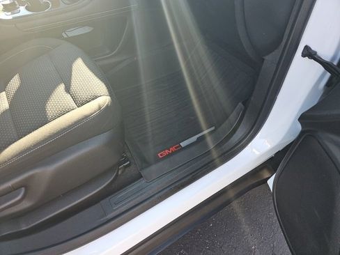 Used 2023 GMC Acadia SLE w/ Driver Convenience Package image 32