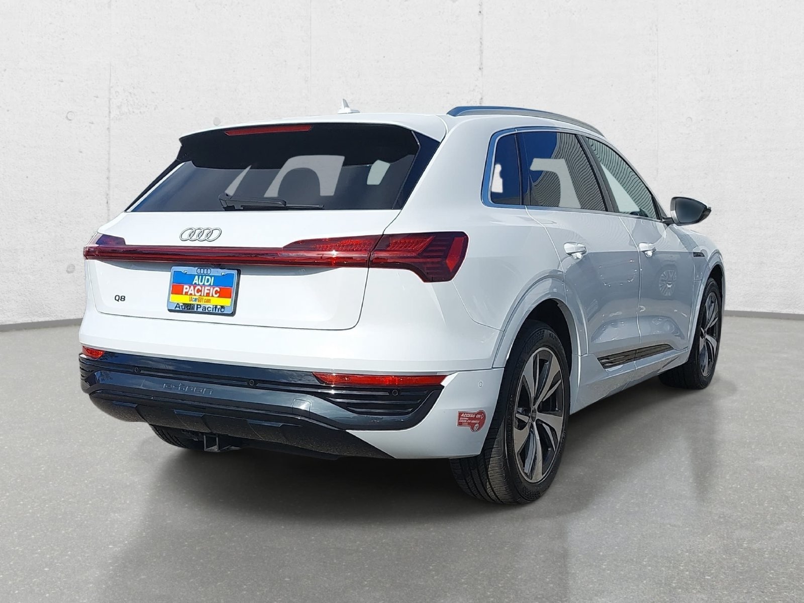 Used 2024 Audi Q8 e-tron Premium Plus AWD/4WD image 5
