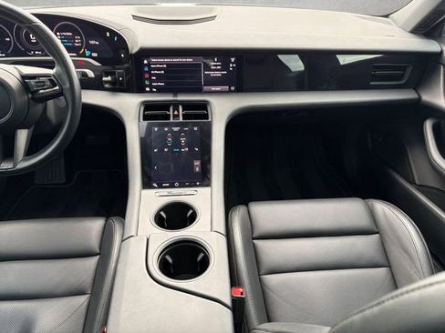 Used 2021 Porsche Taycan image 3