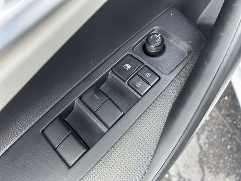 Used 2021 Toyota Corolla LE image 22