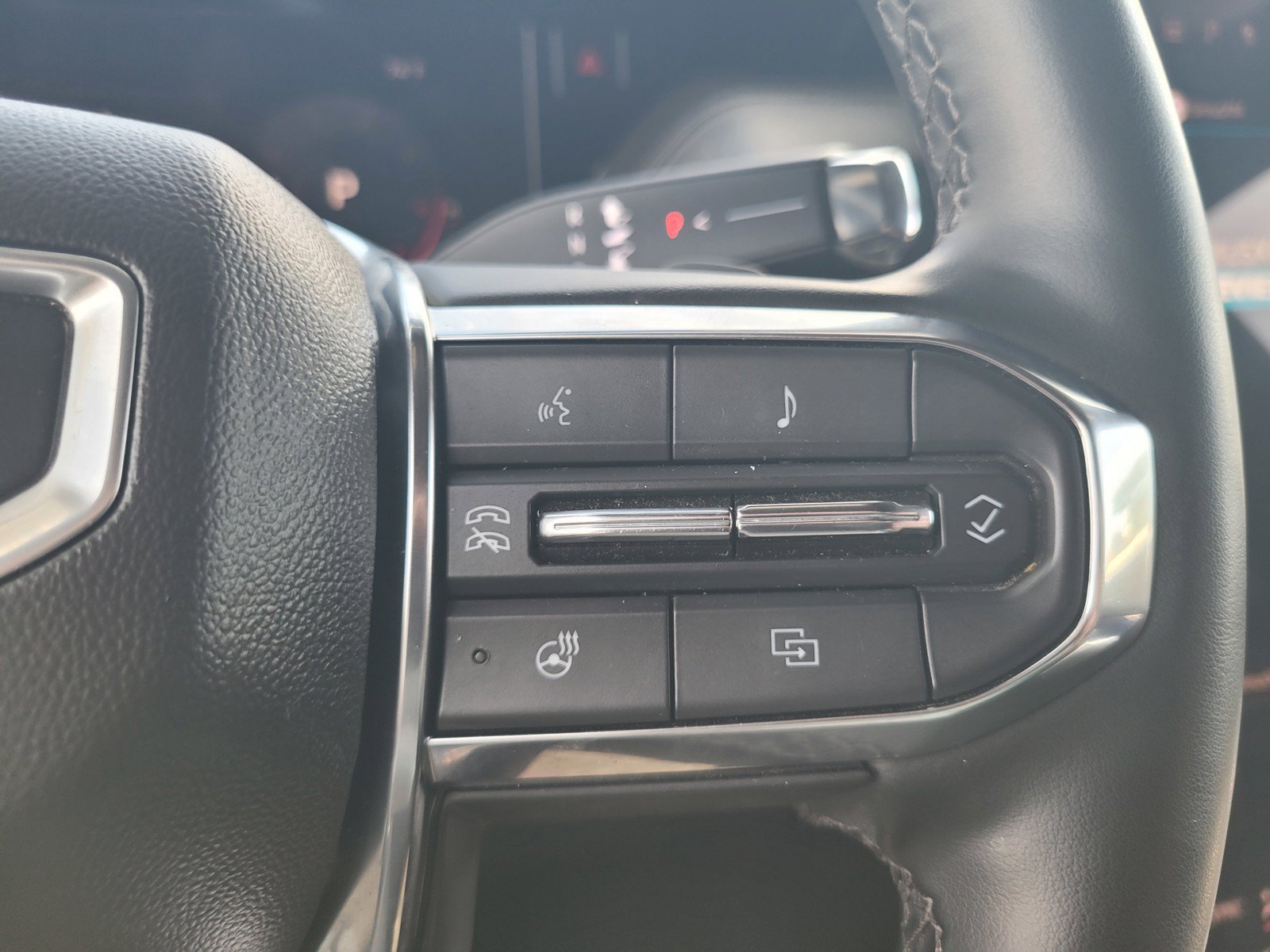 Used 2025 GMC Yukon Denali AWD/4WD image 24