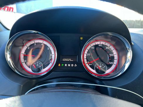 Used 2019 Dodge Grand Caravan SXT image 12