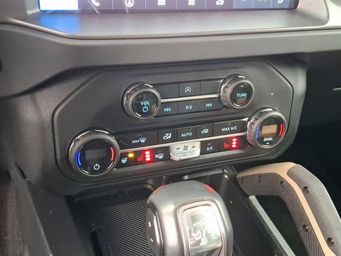 Certified 2025 Ford Bronco Badlands image 16