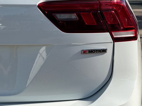 Used 2021 Volkswagen Tiguan SE image 23