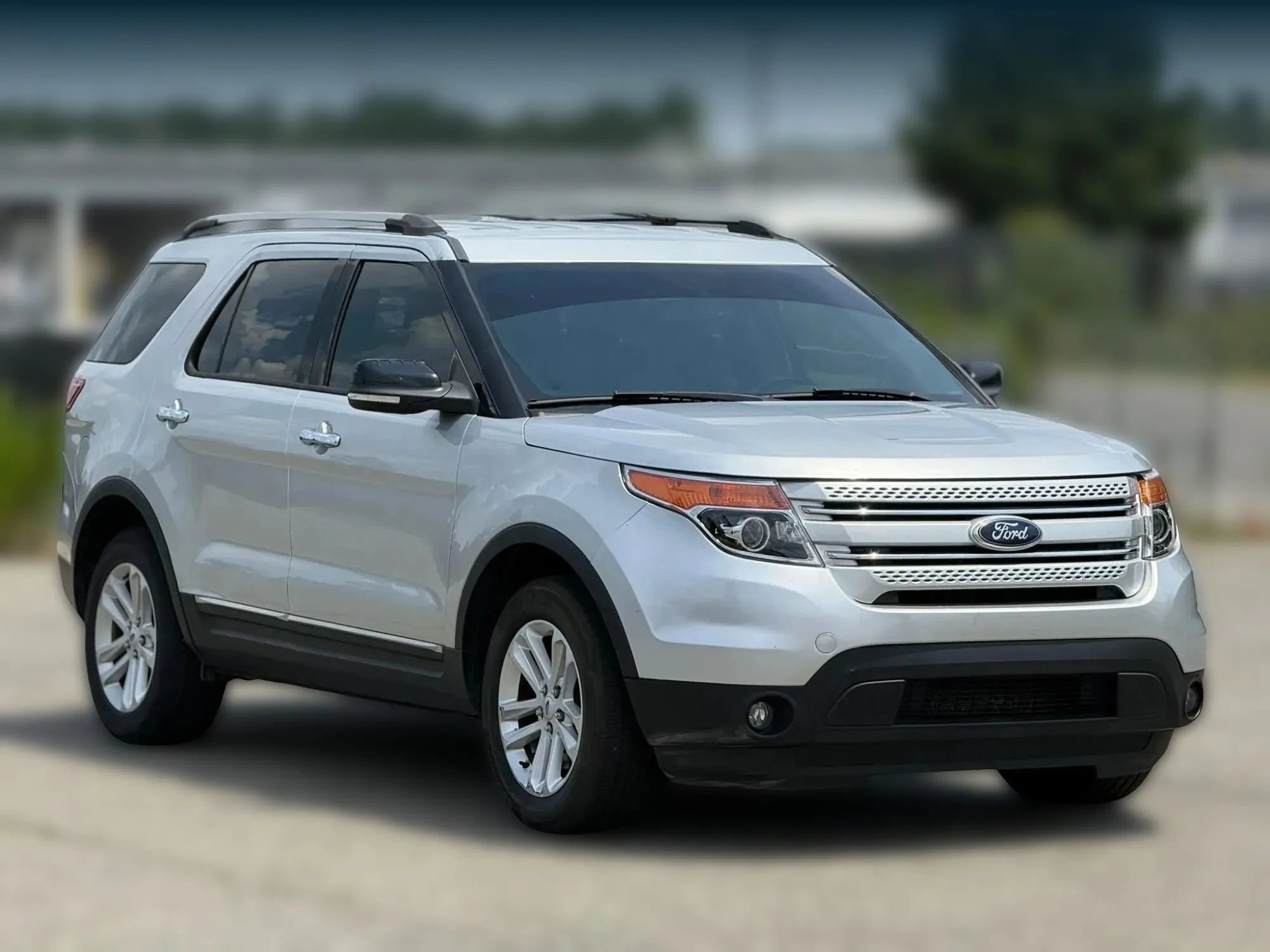Used 2015 Ford Explorer XLT w/ Equipment Group 201A AWD/4WD image 1