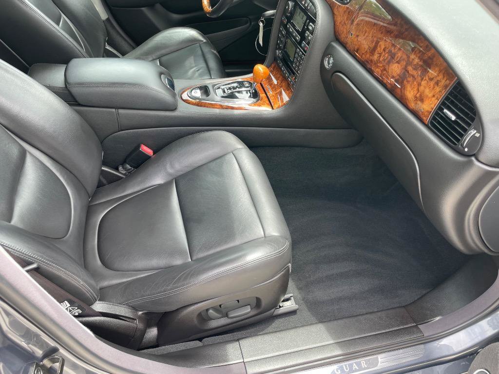 Used 2004 Jaguar XJ8 RWD image 30