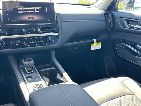 New 2026 Nissan Pathfinder Platinum AWD/4WD image 25