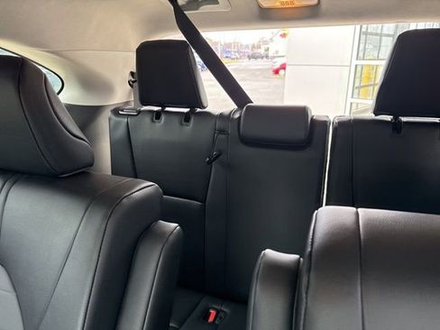 Used 2025 Toyota Highlander XLE image 32