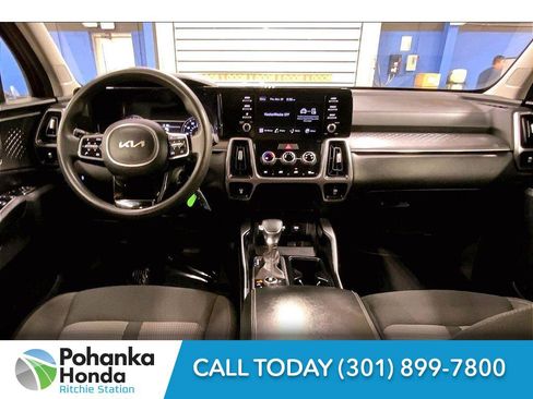 Used 2023 Kia Sorento LX image 16
