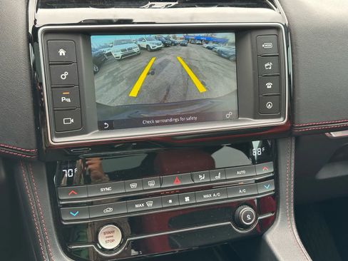 Used 2017 Jaguar F-PACE S image 39